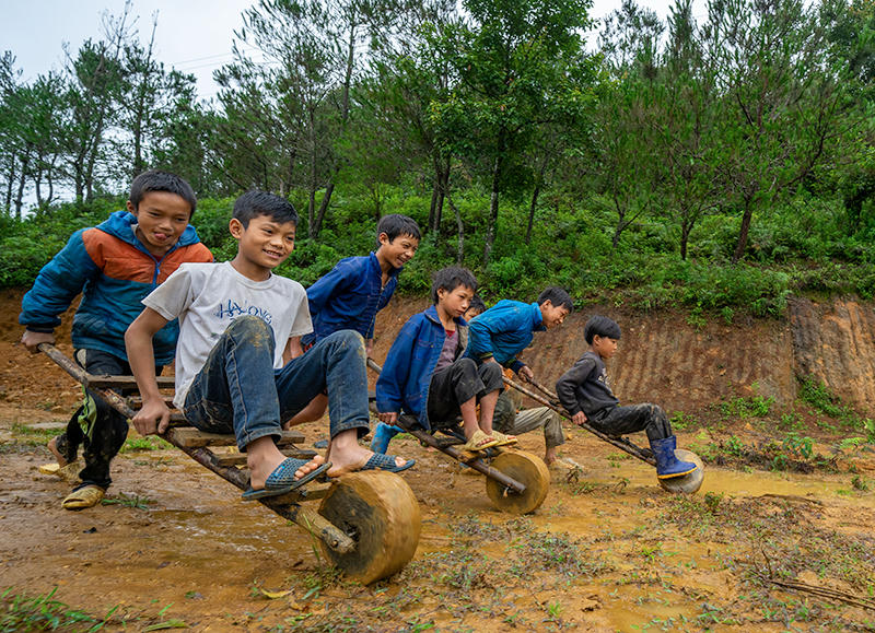 Hồn nhiên trẻ em vùng cao Lào Cai