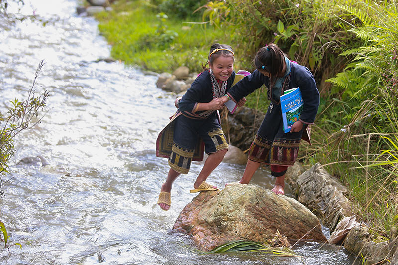 Hồn nhiên trẻ em vùng cao Lào Cai