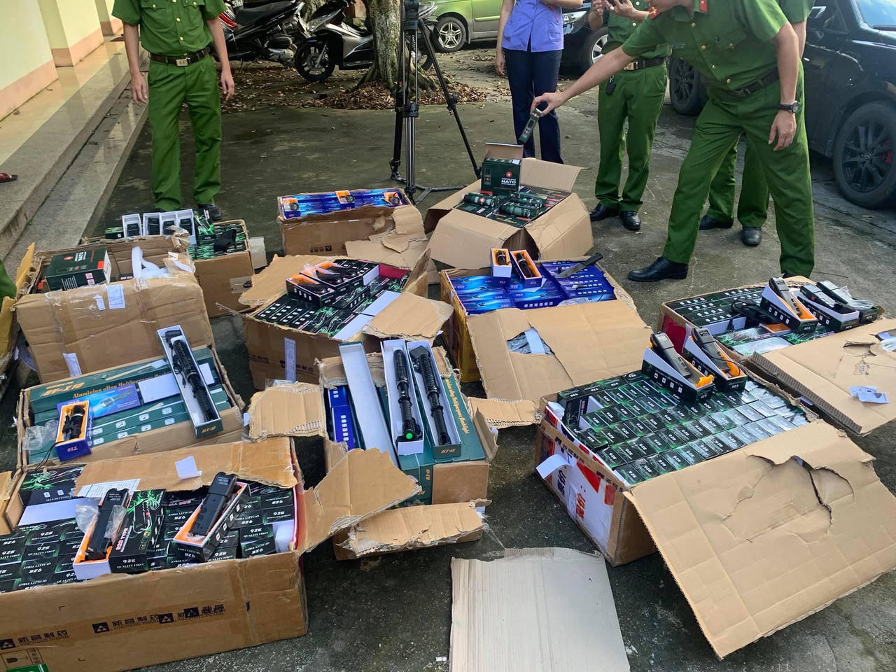 Lào Cai: Hơn 1.300 công cụ hỗ trợ bị thu giữ