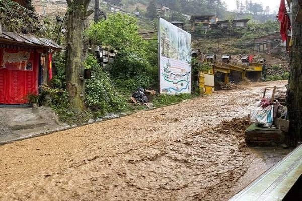 Mưa to, mưa đá gây thiệt hại hơn 400 triệu đồng