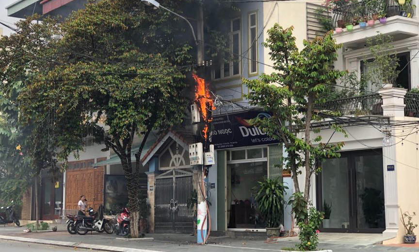 Dân sống “khổ sở” vì thiếu điện sinh hoạt ngay giữa thành phố