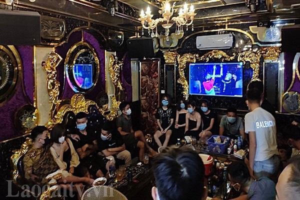 Bất chấp lệnh cấm, 20 đối tượng vẫn tụ tập hát karaoke
