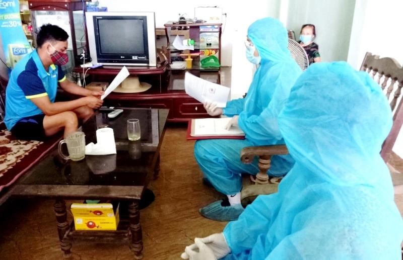 Phạt hành chính người trốn cách ly đi giao dịch tại Ngân hàng Chính sách xã hội