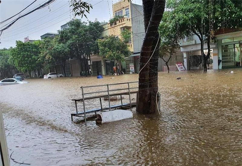Mưa lớn khiến hơn 80 nhà dân tại TP Lào Cai bị ngập