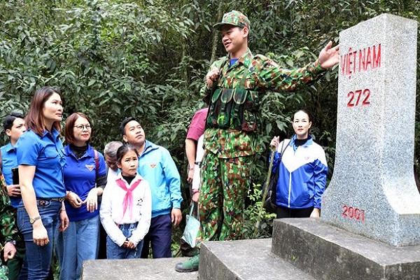Phong trào dân vận khéo giúp giữ vững an ninh vùng biên