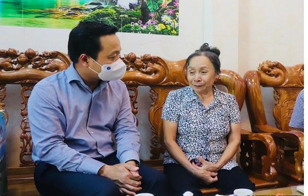 Chủ tịch UBND tỉnh Lai Châu thăm và tặng quà gia đình liệt sĩ 