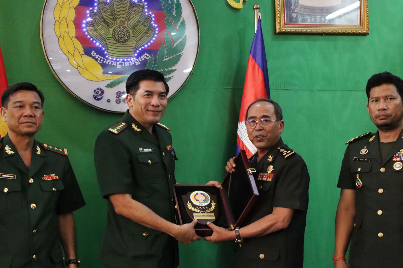 BĐBP An Giang thăm chúc tết các lực lượng vũ trang tại 2 tỉnh Kandal và Takeo, Vương quốc Campuchia 