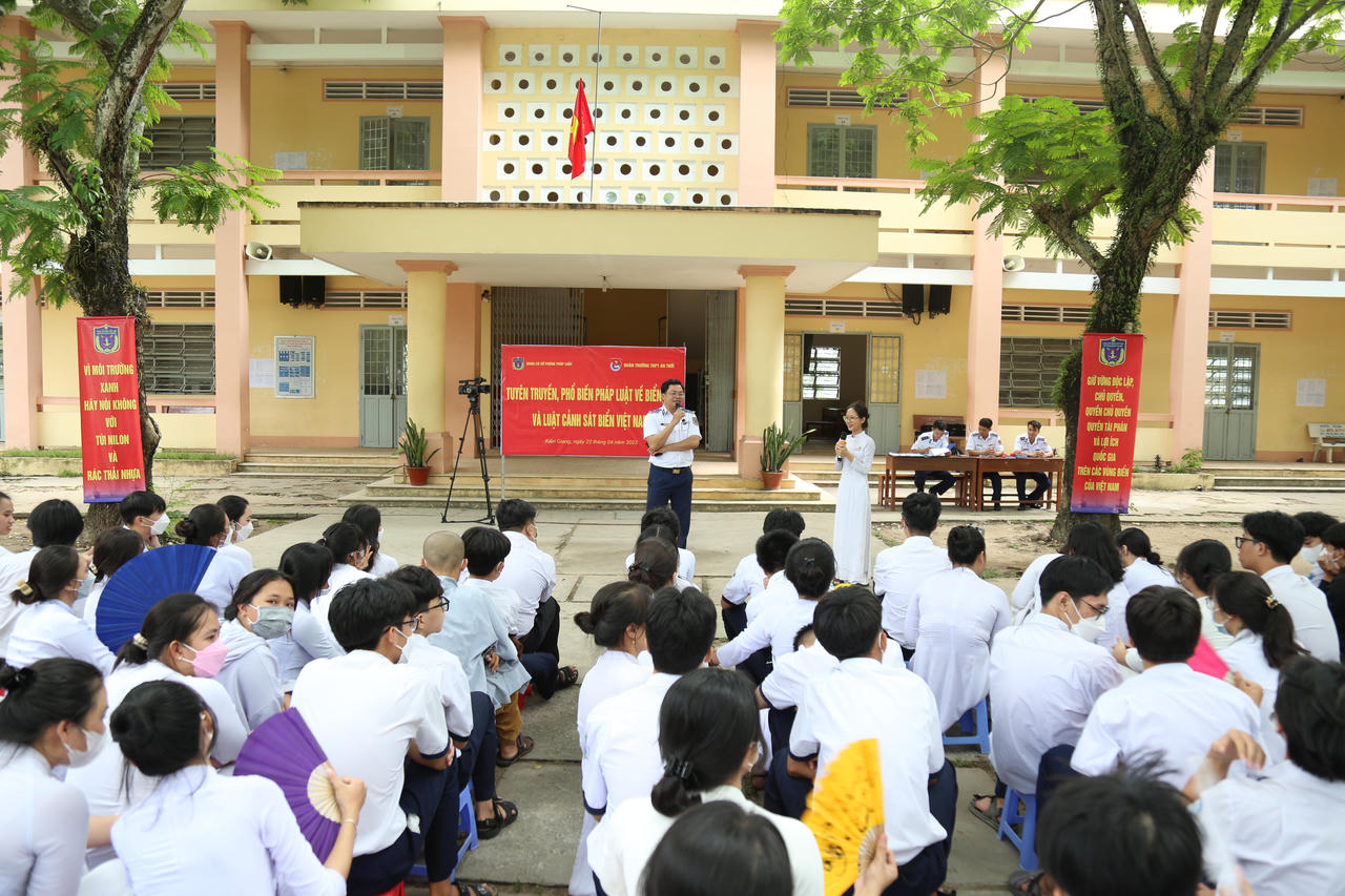 Bộ Tư lệnh Vùng Cảnh sát biển 4 tuyên truyền pháp luật về biển đảo