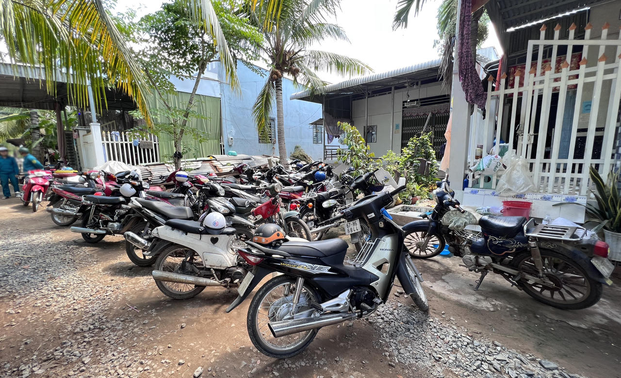 Vây bắt 18 đối tượng tụ tập đá gà ăn tiền