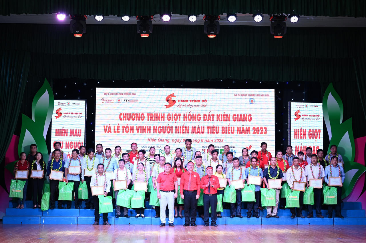 Tiếp nhận trên 420 đơn vị máu trong ngày hội 'Giọt hồng đất Kiên Giang'