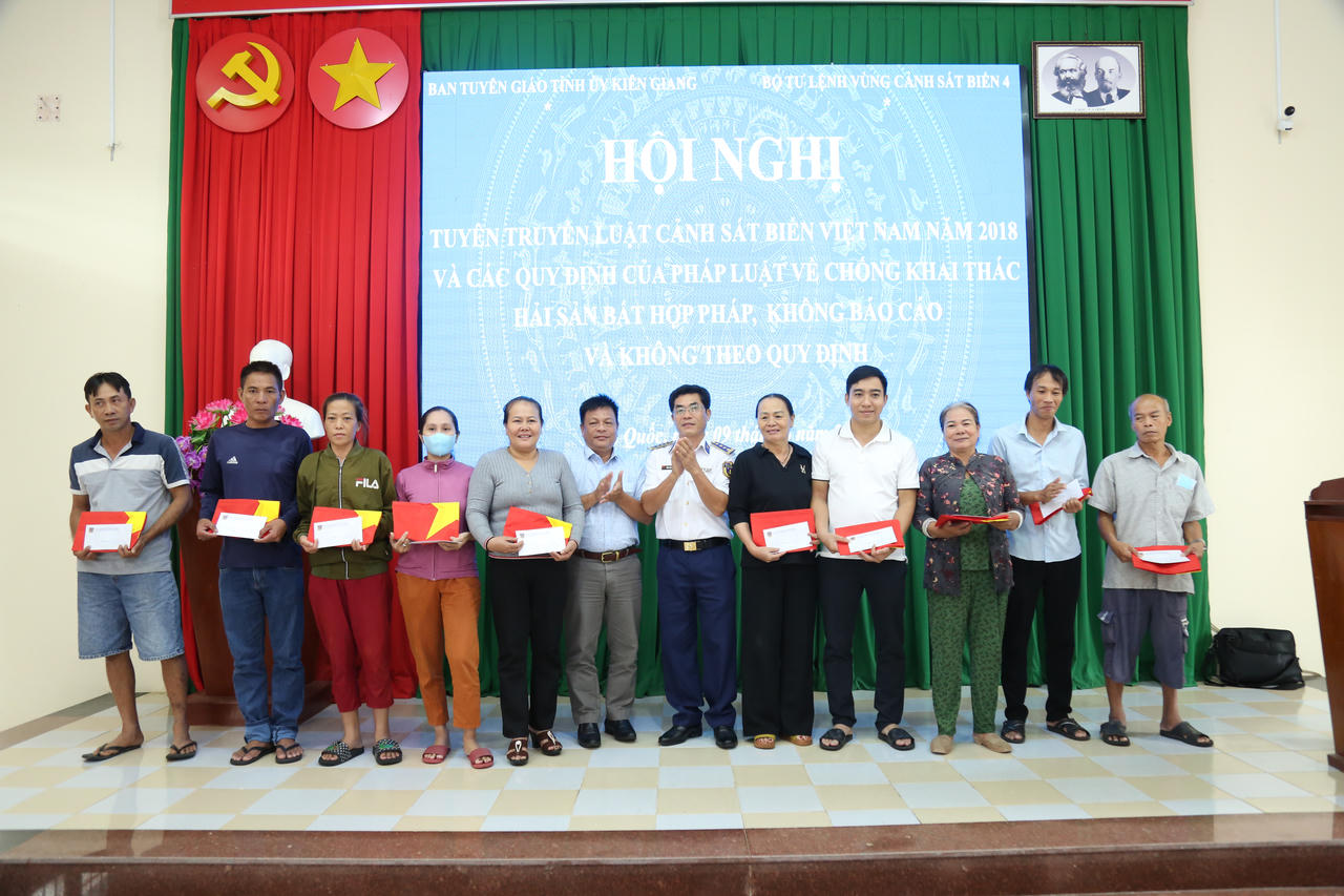 Tuyên truyền phổ biến pháp luật cho ngư dân trên đảo Phú Quốc