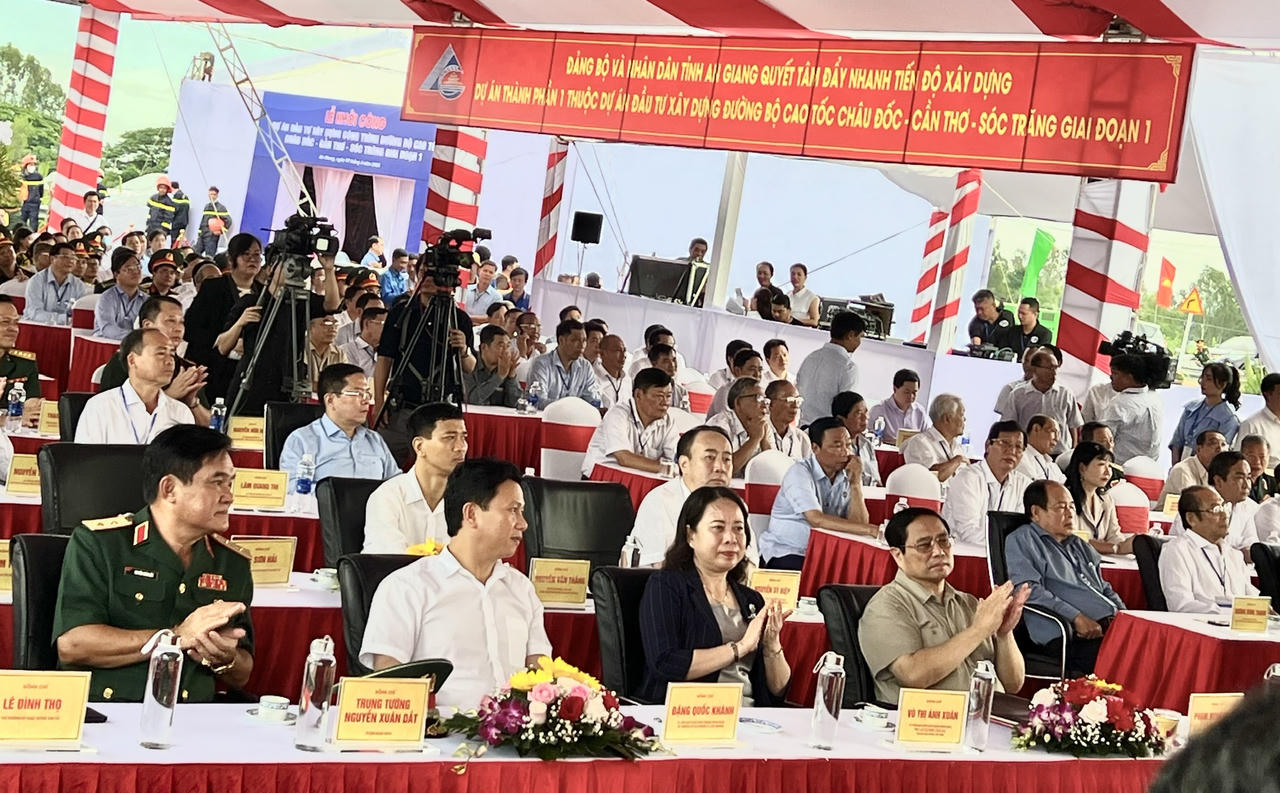 Thủ tướng Phạm Minh Chính dự lễ khởi công dự án cao tốc Châu Đốc - Cần Thơ - Sóc Trăng 