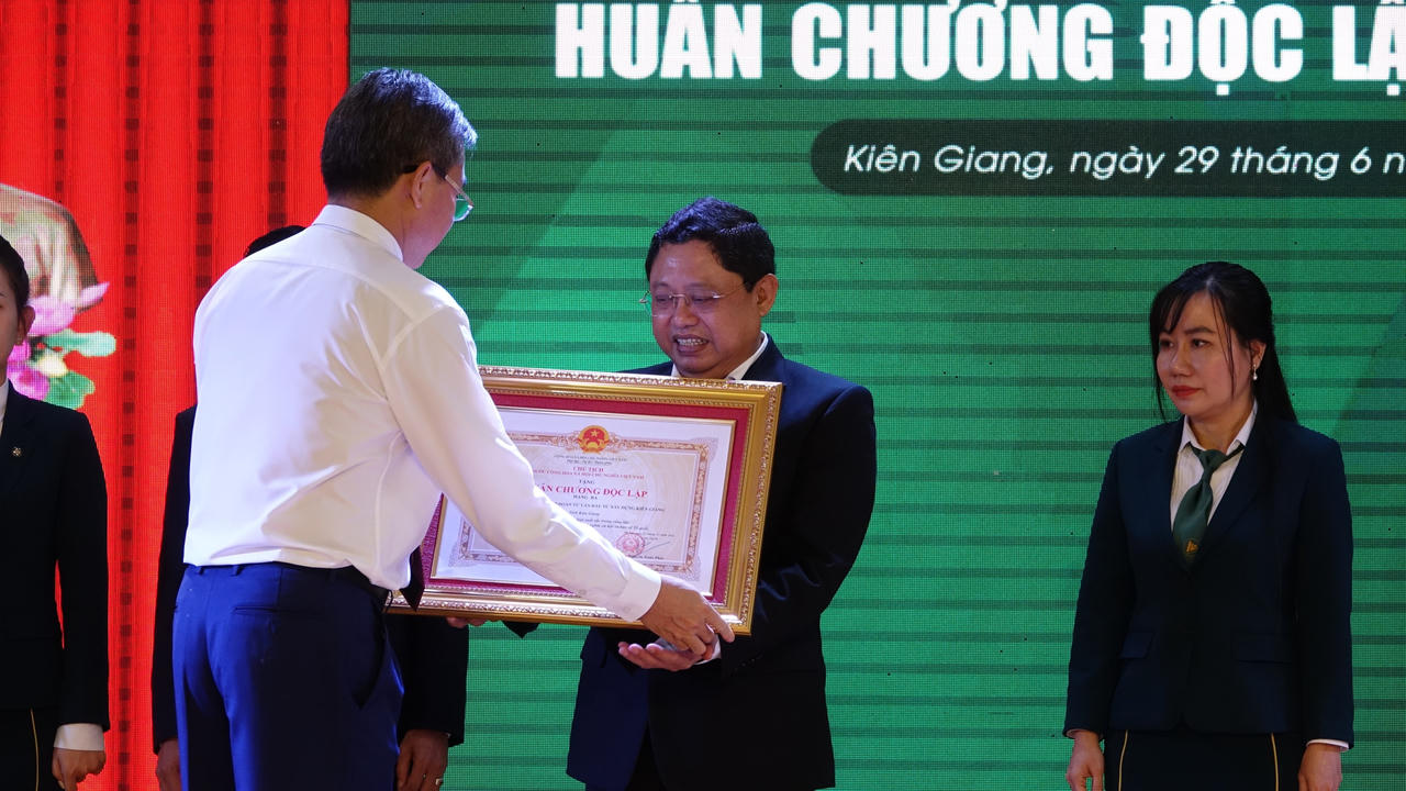CIC Group nhận Huân chương độc lập Hạng Ba 