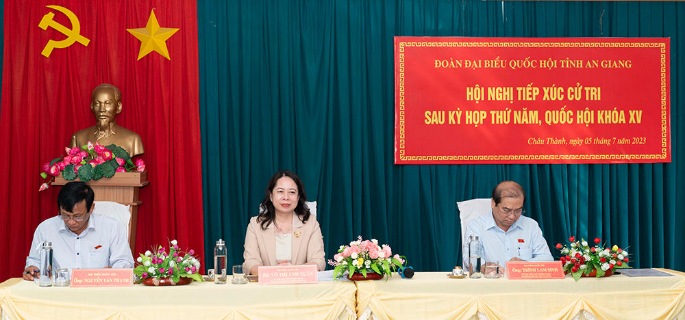 Phó Chủ tịch nước Võ Thị Ánh Xuân tiếp xúc cử tri tại An Giang 