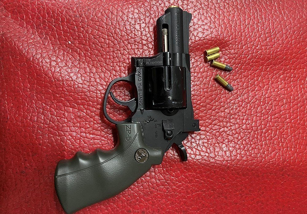 An Giang: Tạm giữ đối tượng mua súng trên mạng để phòng thân