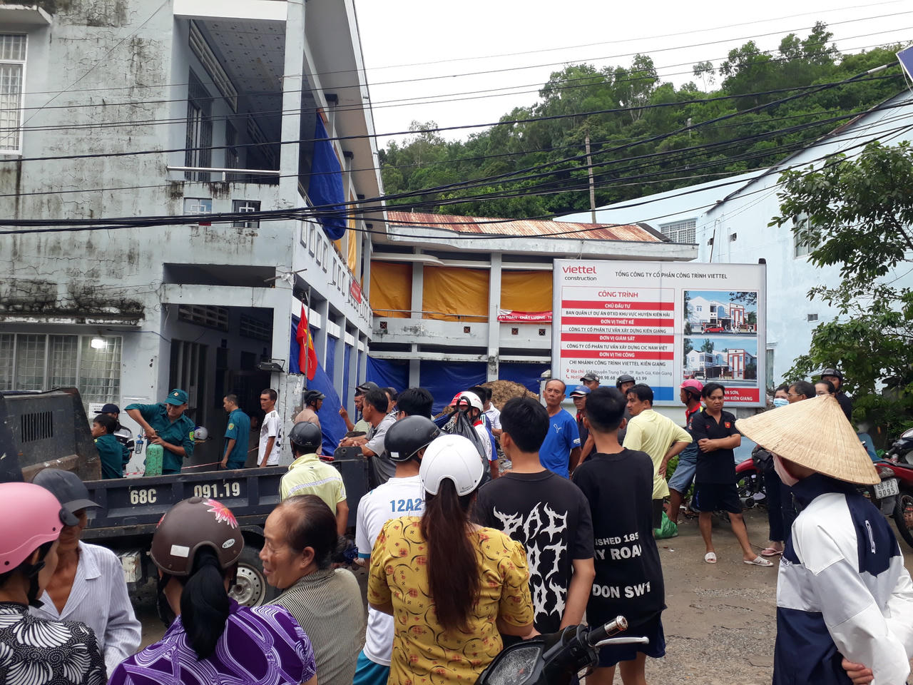 Bão số 1 làm sập mái che ở bến cảng ở Kiên Giang, một người tử vong