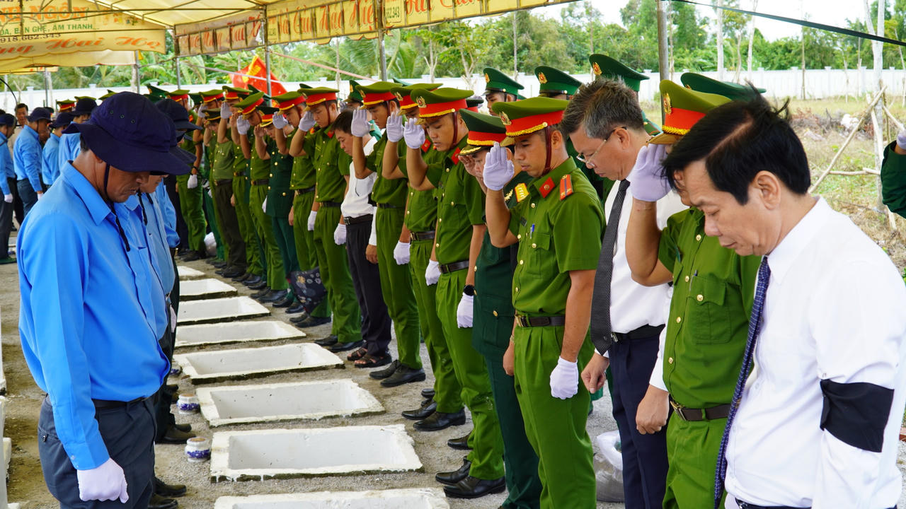 Kiên Giang: Truy điệu, an táng 27 hài cốt liệt sĩ