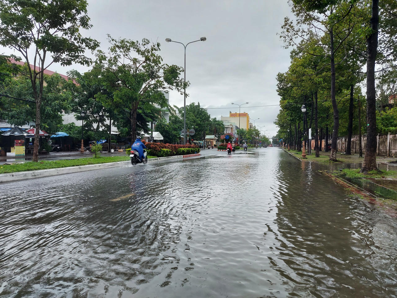 Mưa dông khiến cho 197 nhà của dân Kiên Giang bị sập, tốc mái