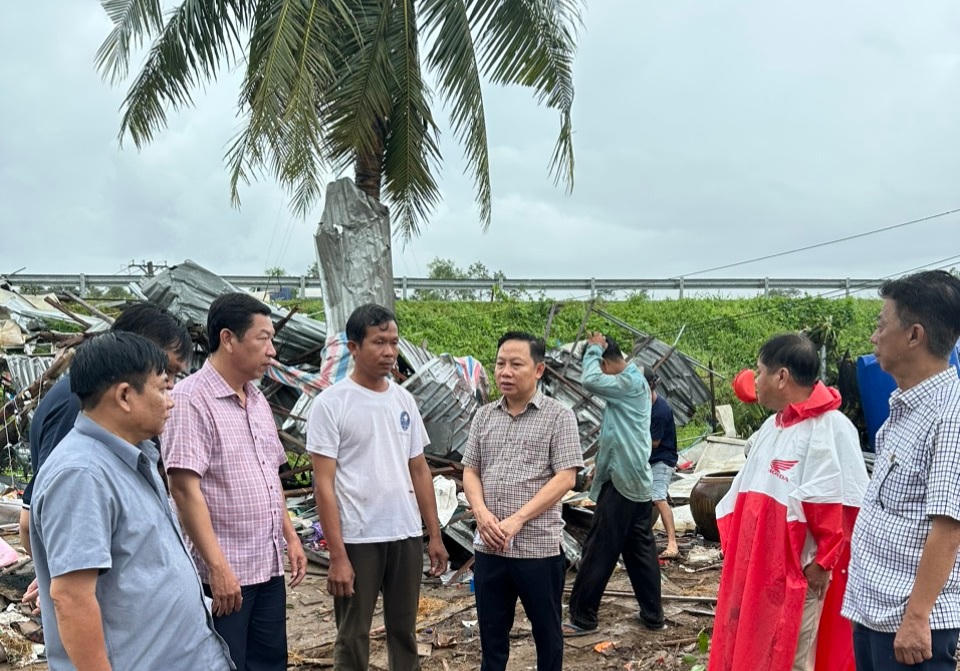 Mưa dông khiến cho 197 nhà của dân Kiên Giang bị sập, tốc mái