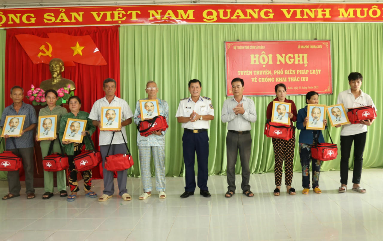 Bộ Tư lệnh Vùng Cảnh sát biển 4 chung sức gỡ cảnh báo “thẻ vàng” EC