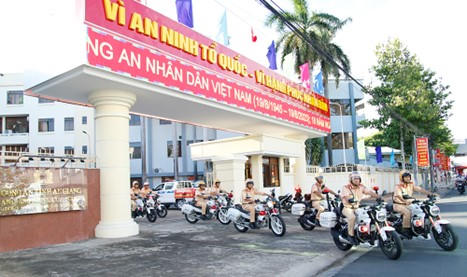 An Giang ra quân tổng kiểm soát ô tô chở khách, xe container, xe tự chế