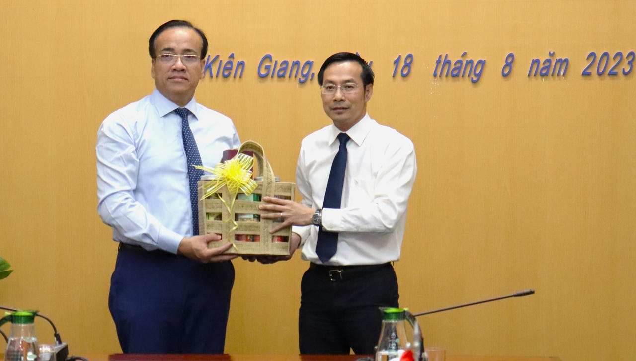 UBND tỉnh Kiên Giang tiếp Đoàn Tổng Lãnh sự Vương quốc Campuchia