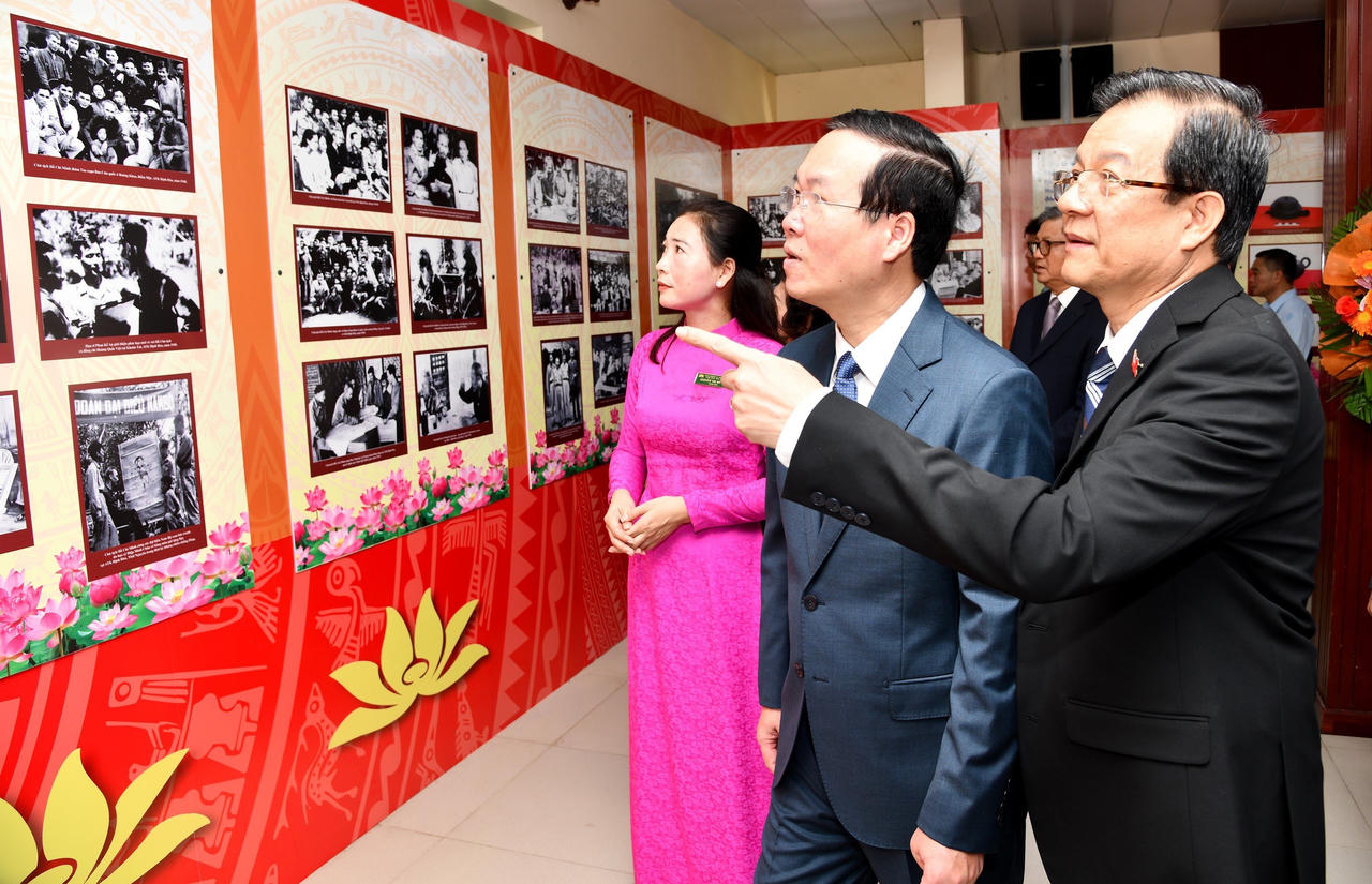 Hình ảnh Chủ tịch nước Võ Văn Thưởng tri ân, tưởng niệm Chủ tịch Tôn Đức Thắng tại An Giang