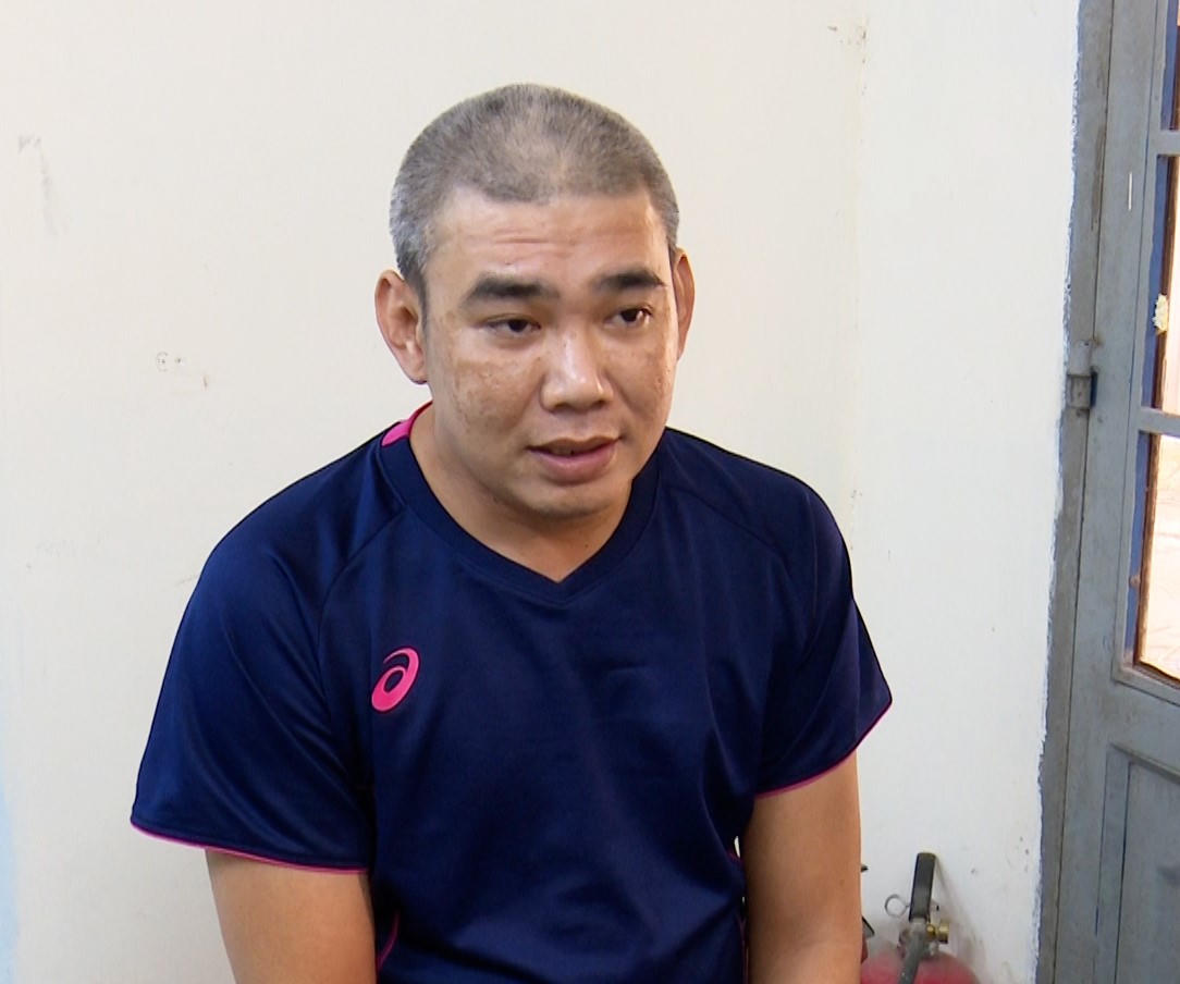 Bắt đối tượng giật dây chuyền vàng người đi đường