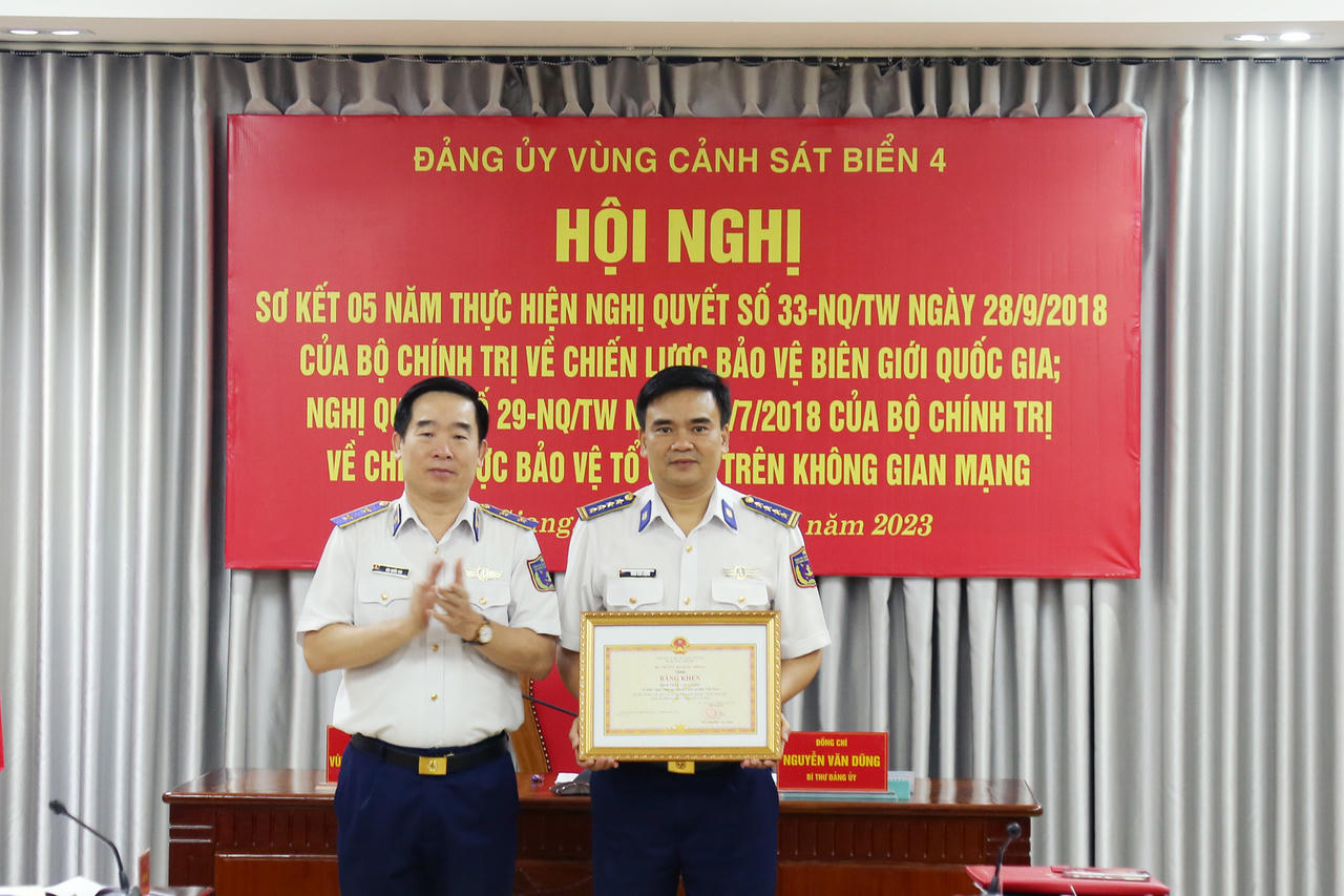 Bộ Tư lệnh Vùng Cảnh sát biển 4 nhận Bằng Khen của Bộ trưởng Bộ Quốc phòng