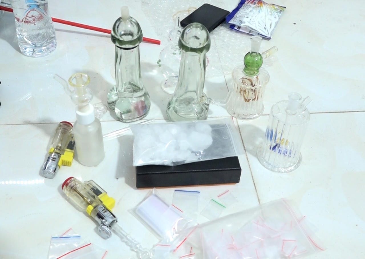 Khởi tố, bắt giam cặp đôi mua bán trái phép chất ma túy