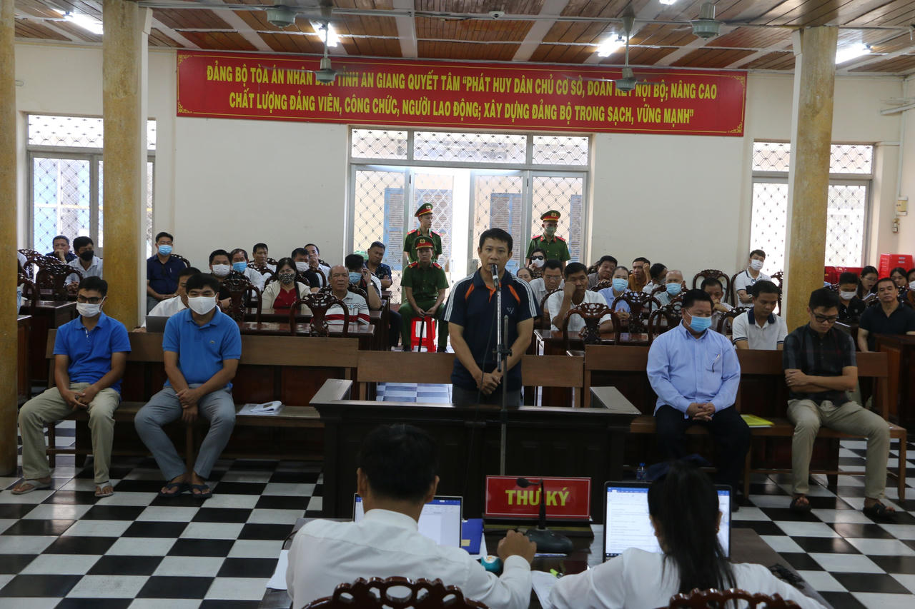 Cấp sai hơn 5000 biển số ô tô, cựu trưởng phòng CSGT cùng thuộc cấp