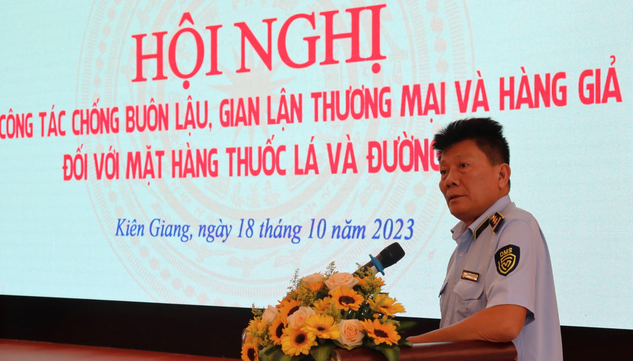 Bàn các giải pháp chống buôn lậu, gian lận thương mại đối với mặt hàng thuốc lá và đường cát