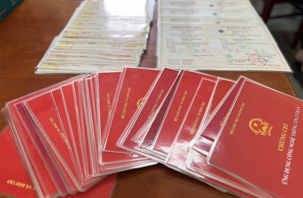 Khởi tố thêm 4 đối tượng trong đường dây làm văn bằng, chứng chỉ giả tại An Giang