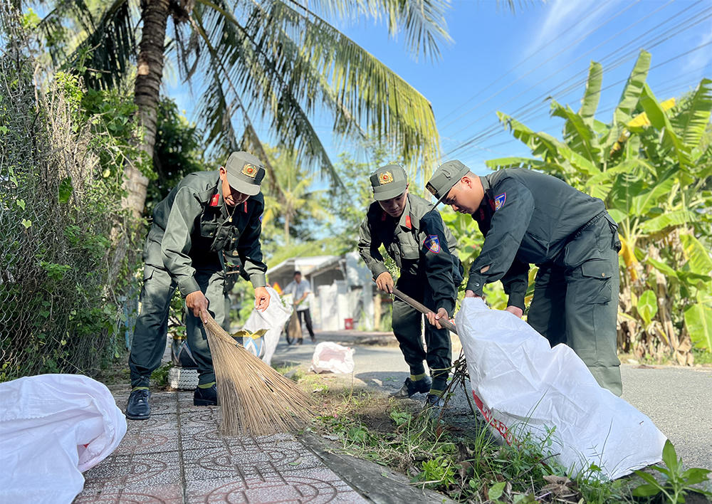 Phòng Cảnh sát cơ động Công an An Giang với nhiều hoạt động ý nghĩa, thiết thực trong đợt hành quân dã ngoại, giúp dân