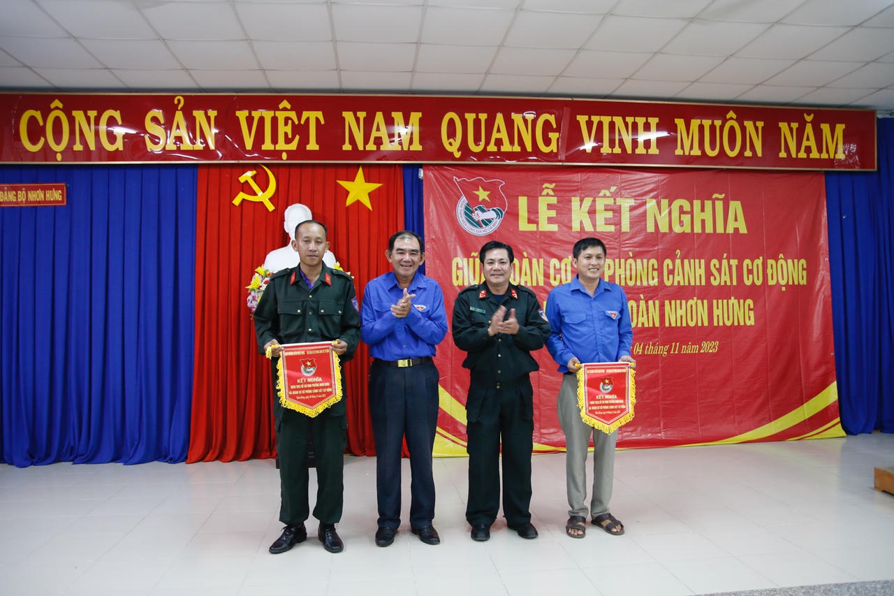 Phòng Cảnh sát cơ động Công an An Giang với nhiều hoạt động ý nghĩa, thiết thực trong đợt hành quân dã ngoại, giúp dân