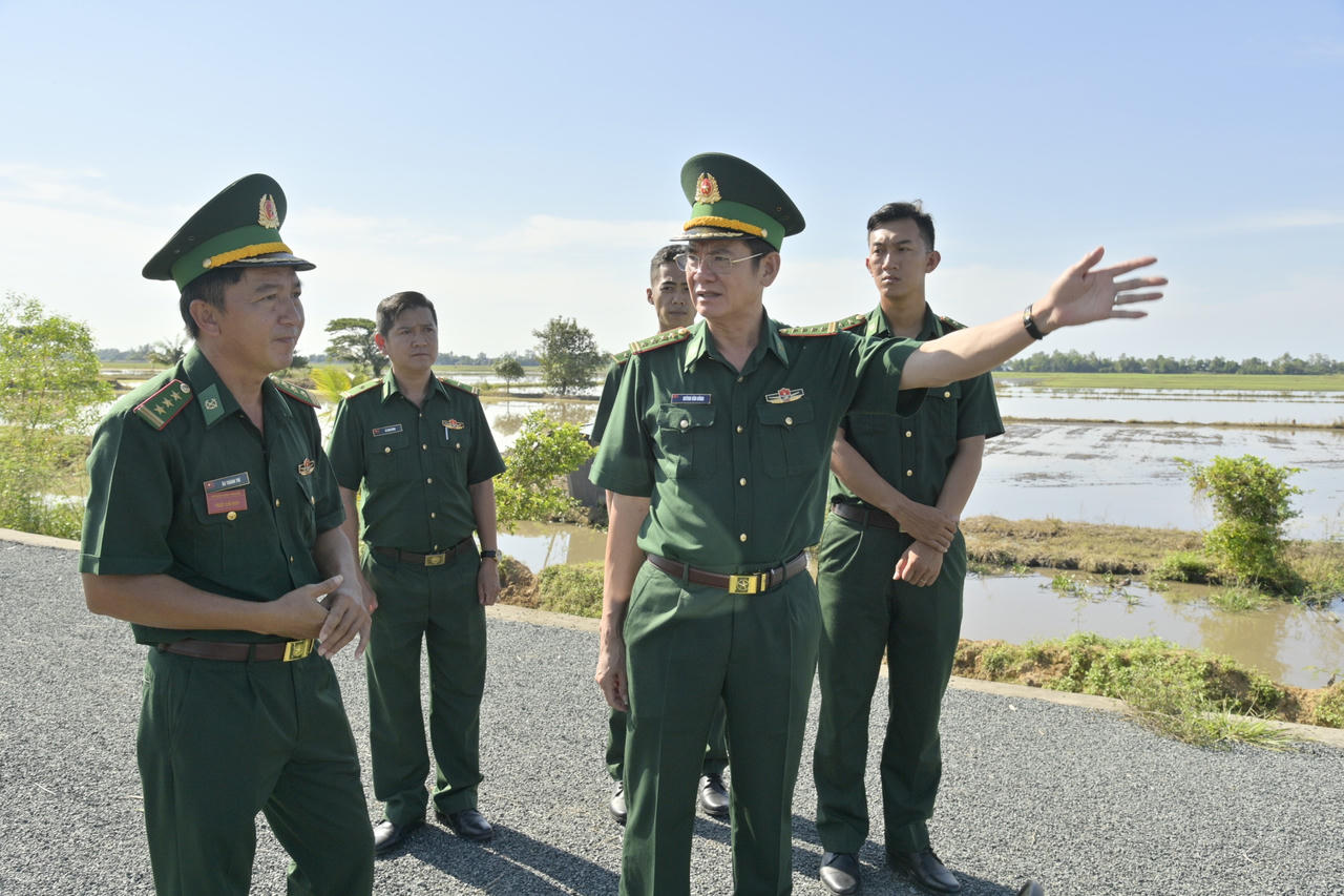 Chính ủy BĐBP tỉnh Kiên Giang khảo sát vùng biển, kiểm tra toàn diện các mặt công tác 