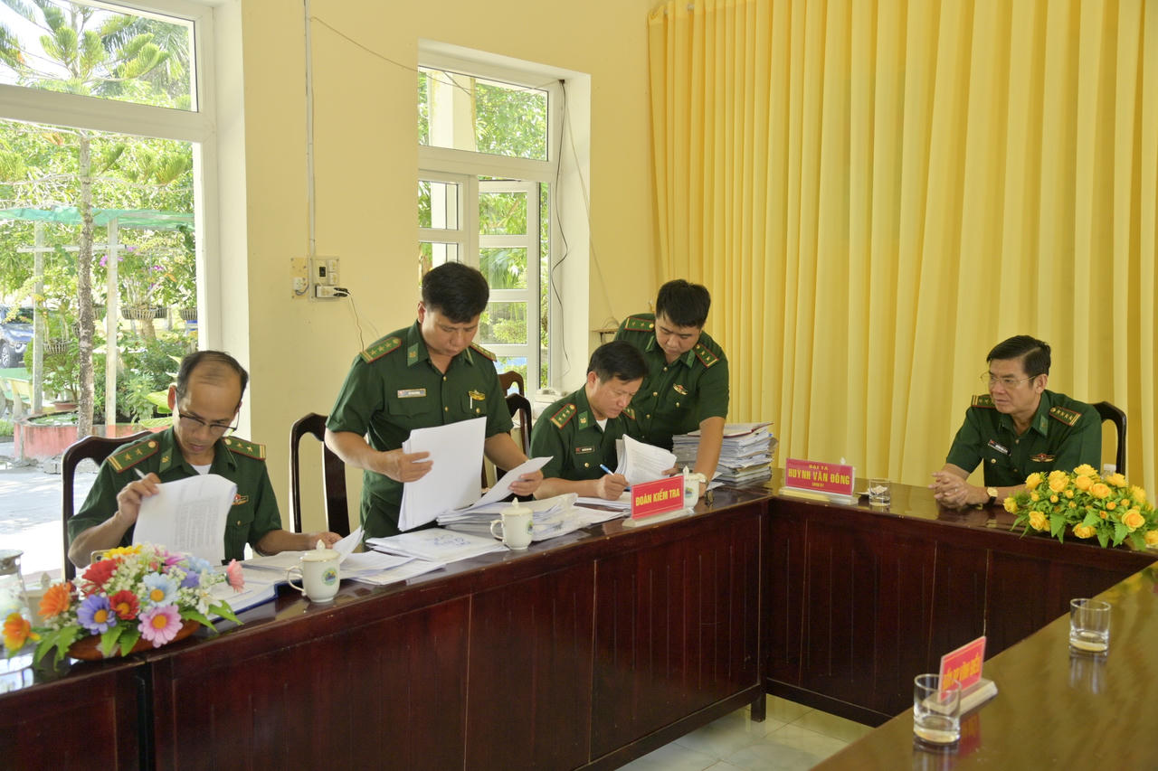 Chính ủy BĐBP tỉnh Kiên Giang khảo sát vùng biển, kiểm tra toàn diện các mặt công tác 