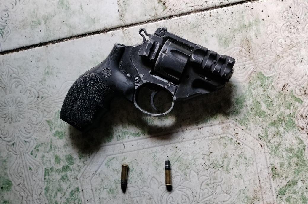 Khởi tố 2 đối tượng “Tàng trữ, mua bán, sử dụng trái phép vũ khí quân dụng” tại An Giang