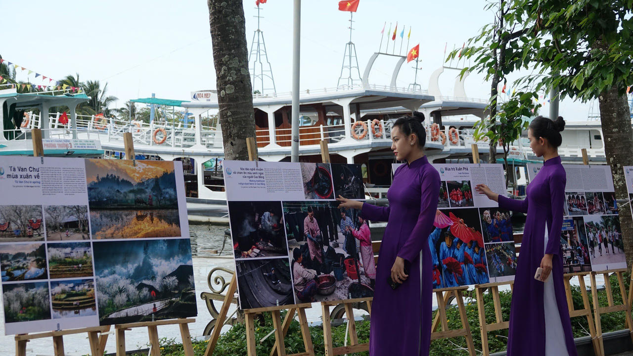 Triển lãm ảnh 'Tự hào một dải biên cương' tại TP Phú Quốc