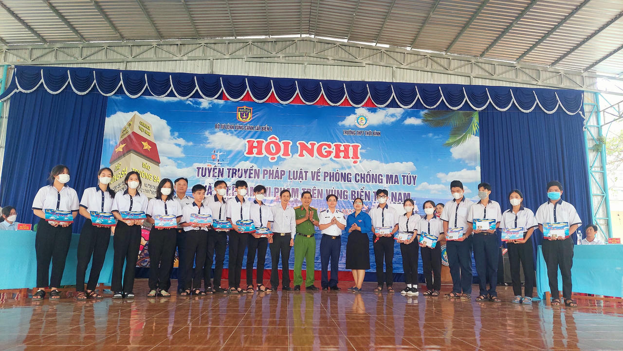 Bộ tư lệnh Vùng Cảnh sát biển 4 nâng cao nhận thức pháp luật cho thế hệ trẻ