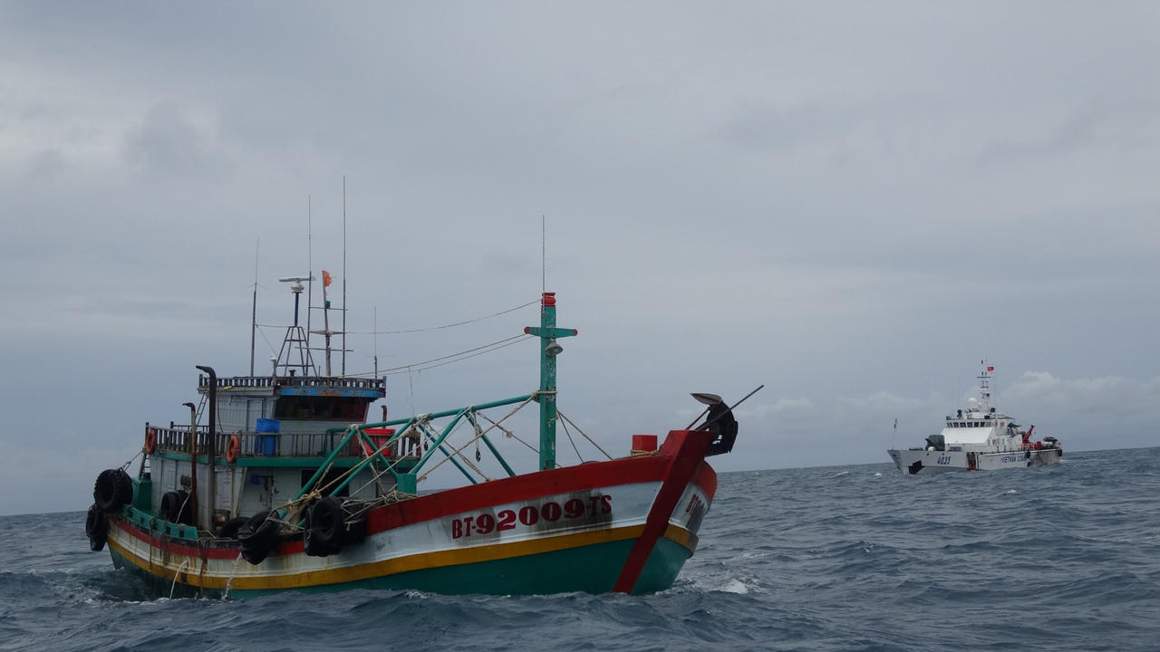 Bộ Tư lệnh Vùng Cảnh sát biển 4 bắt giữ tàu vận chuyển “dầu DO” trái phép