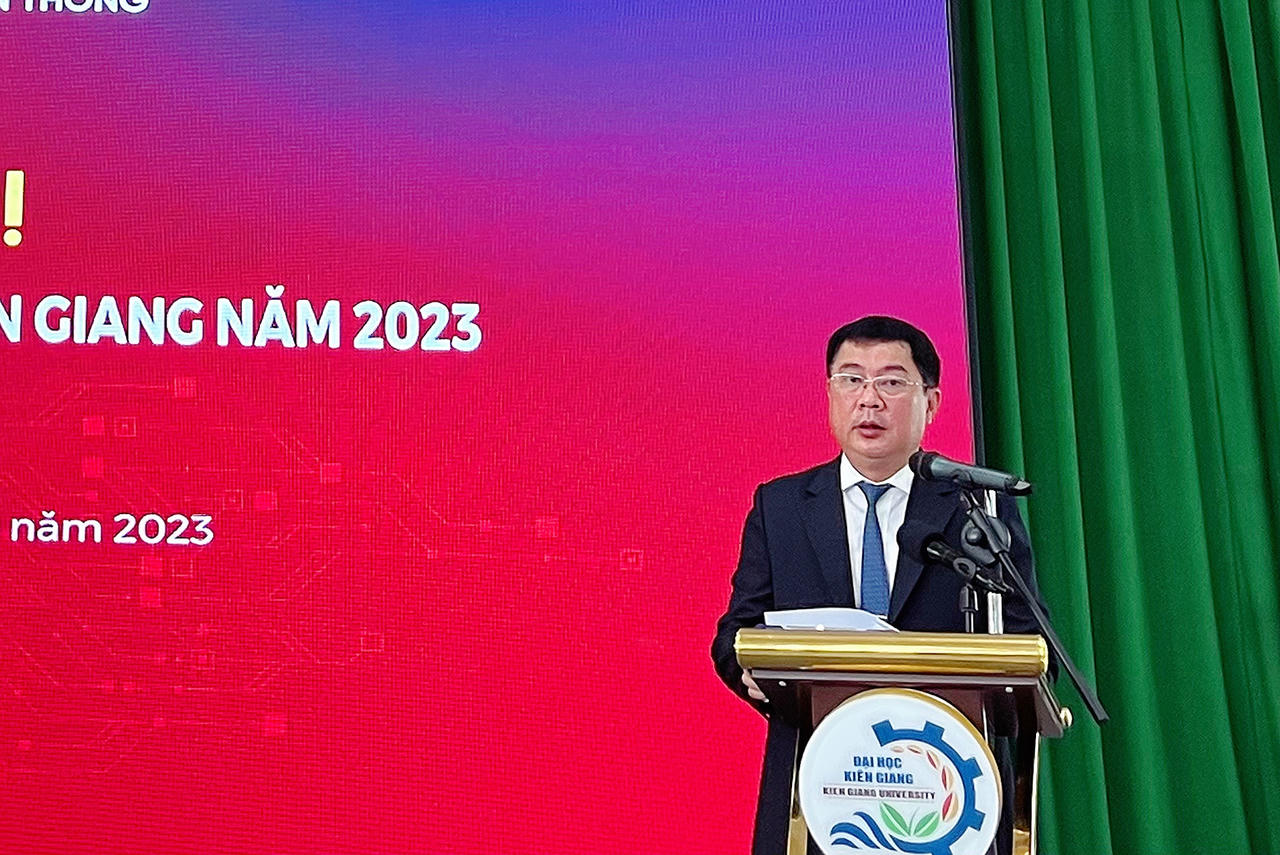 Kiên Giang Chuyển đổi số toàn diện, lấy người dân và doanh nghiệp làm trung tâm phục vụ