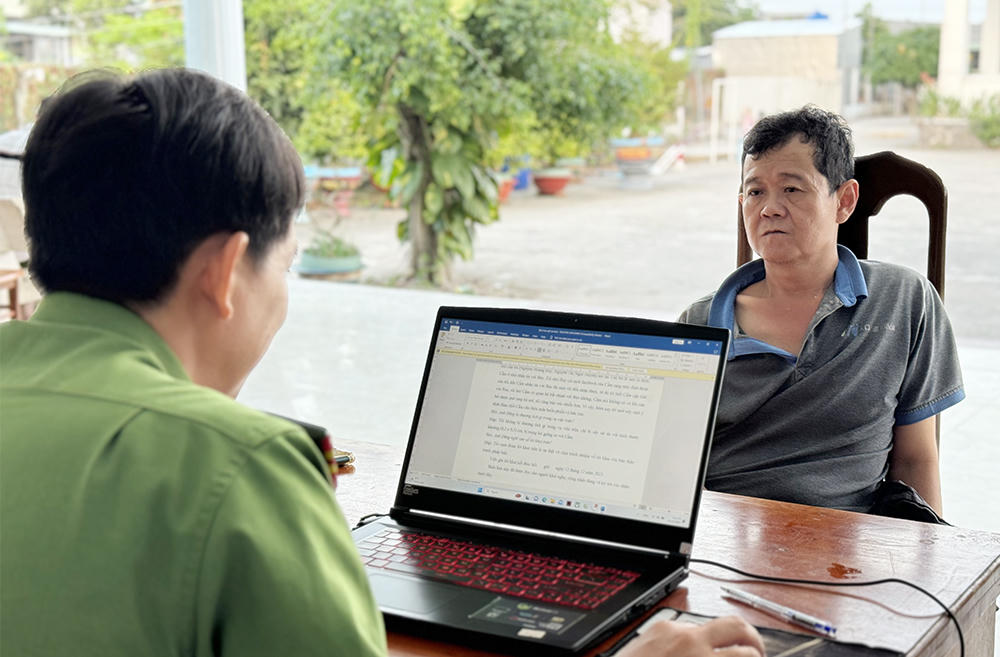 Vì ghen, chồng ra tay sát hại vợ trên đường