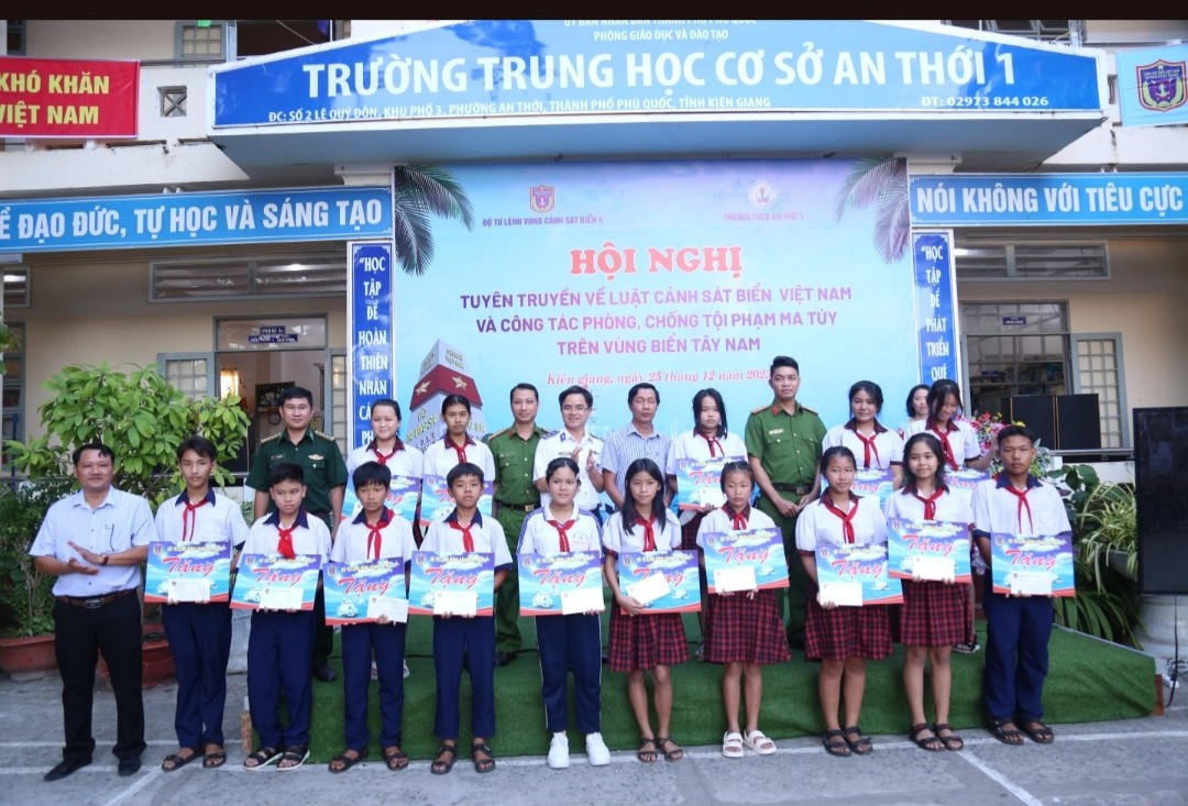 Bộ Tư lệnh Vùng Cảnh sát biển 4: Nâng cao nhận thức pháp luật cho thế hệ trẻ