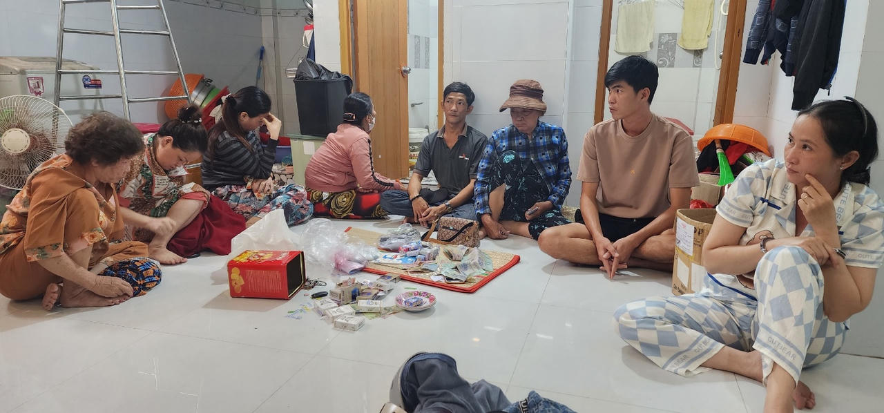 Bắt quả tang tụ điểm đánh bài ăn tiền tạm giữ gần 50 triệu đồng