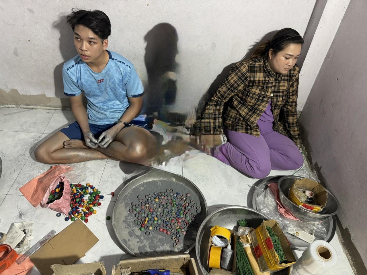 Kiên Giang: Bắt quả tang hai đối tượng sản xuất, mua bán pháo nổ