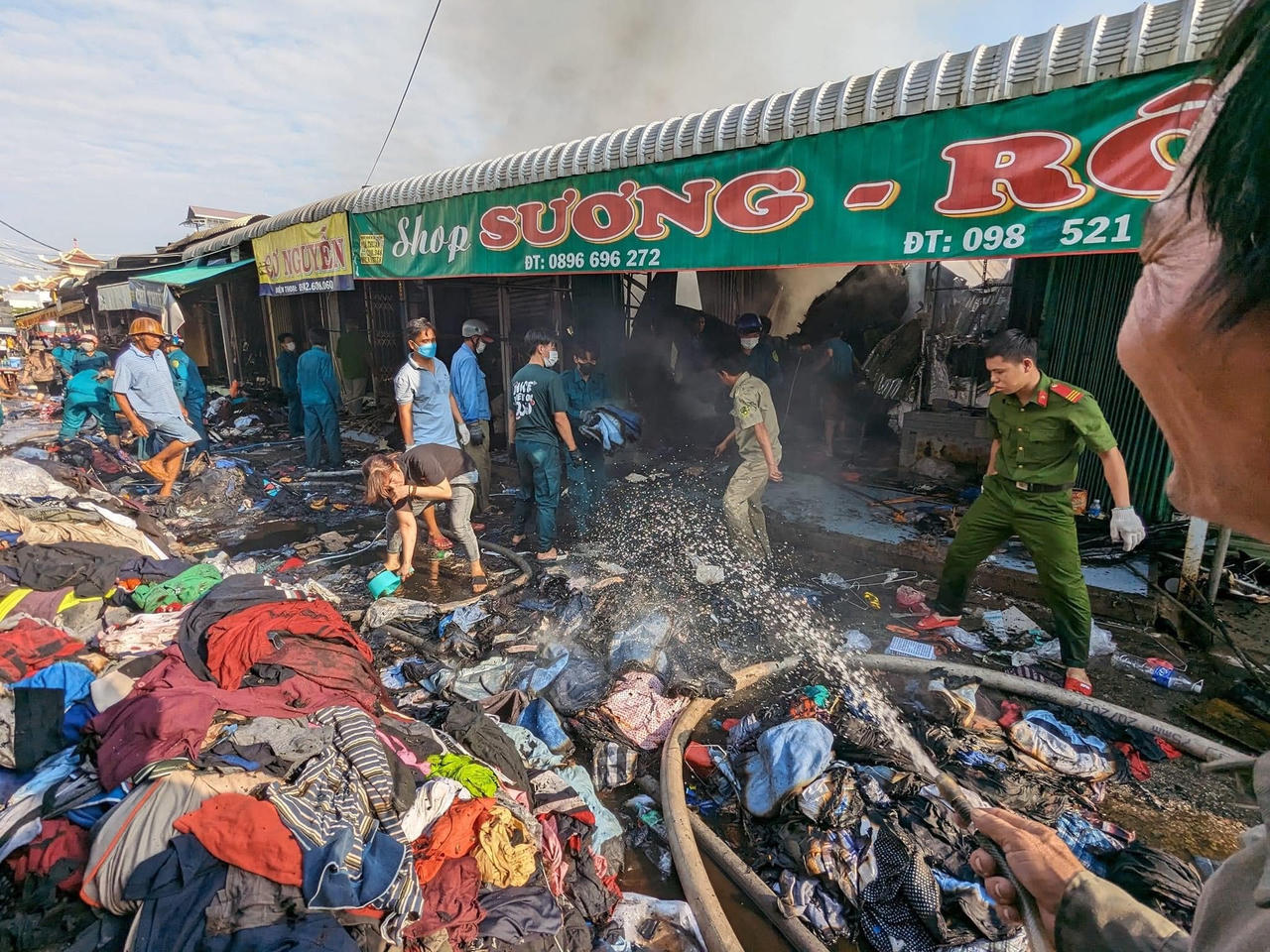 Cháy lớn ở chợ Long Châu (An Giang)