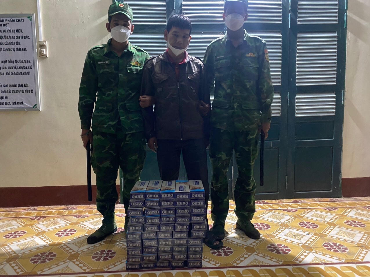 Liên tiếp bắt giữ 2 vụ vận chuyển thuốc lá lậu qua khu vực biên giới