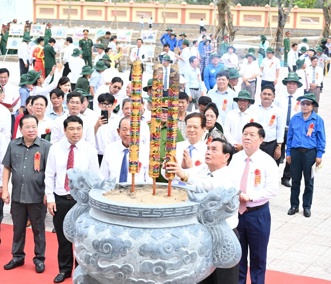 Khánh thành Khu chứng tích chiến tranh rừng tràm Bang Biện Phú và đền thờ anh hùng liệt sĩ, người có công