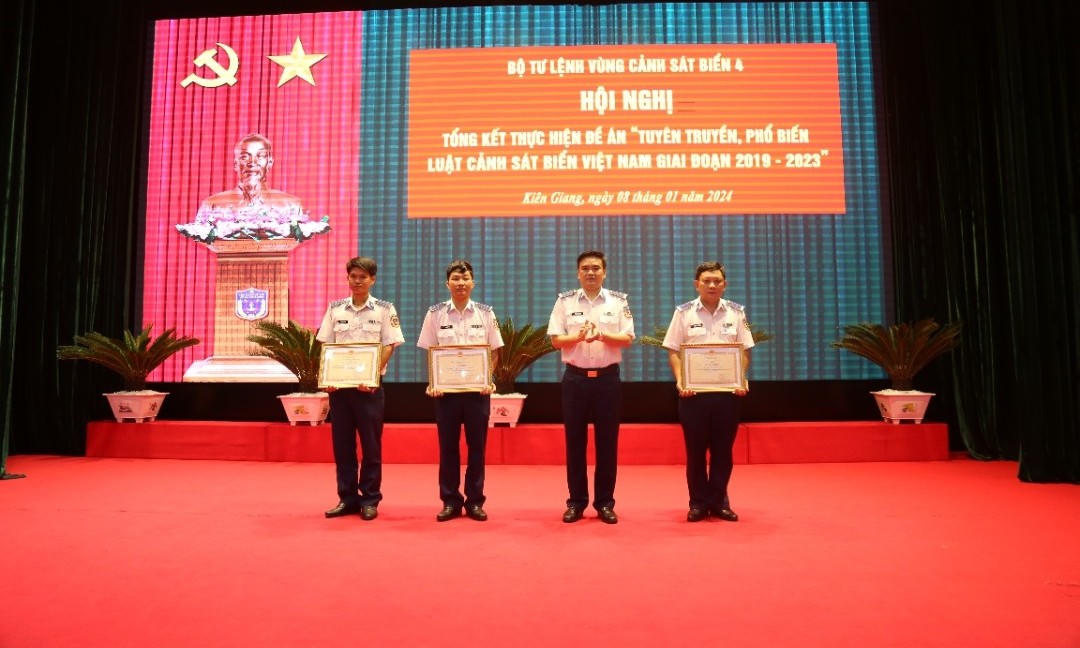 Bộ Tư lệnh Vùng Cảnh sát biển 4: Đưa Luật Cảnh sát biển Việt Nam vào cuộc sống